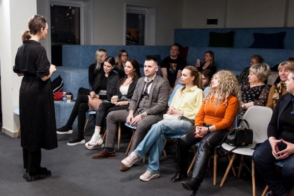 Елена Деревщукова про playback-театр: Мы никого не лечим Елена Деревщукова про playback-театр: Мы никого не лечим